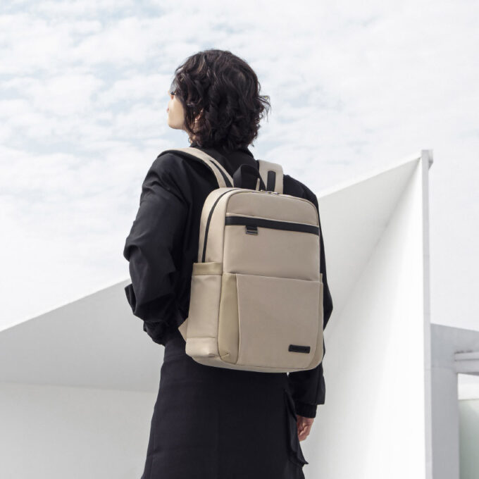 ranica-00811-beige-model