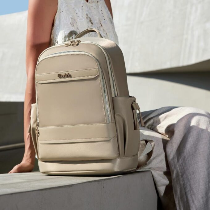 00956-khaki-model