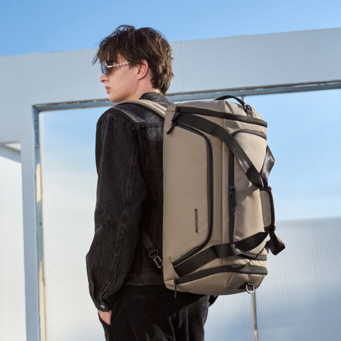 AH00947-beige-model
